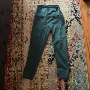 Alo yoga pants 3/4 length